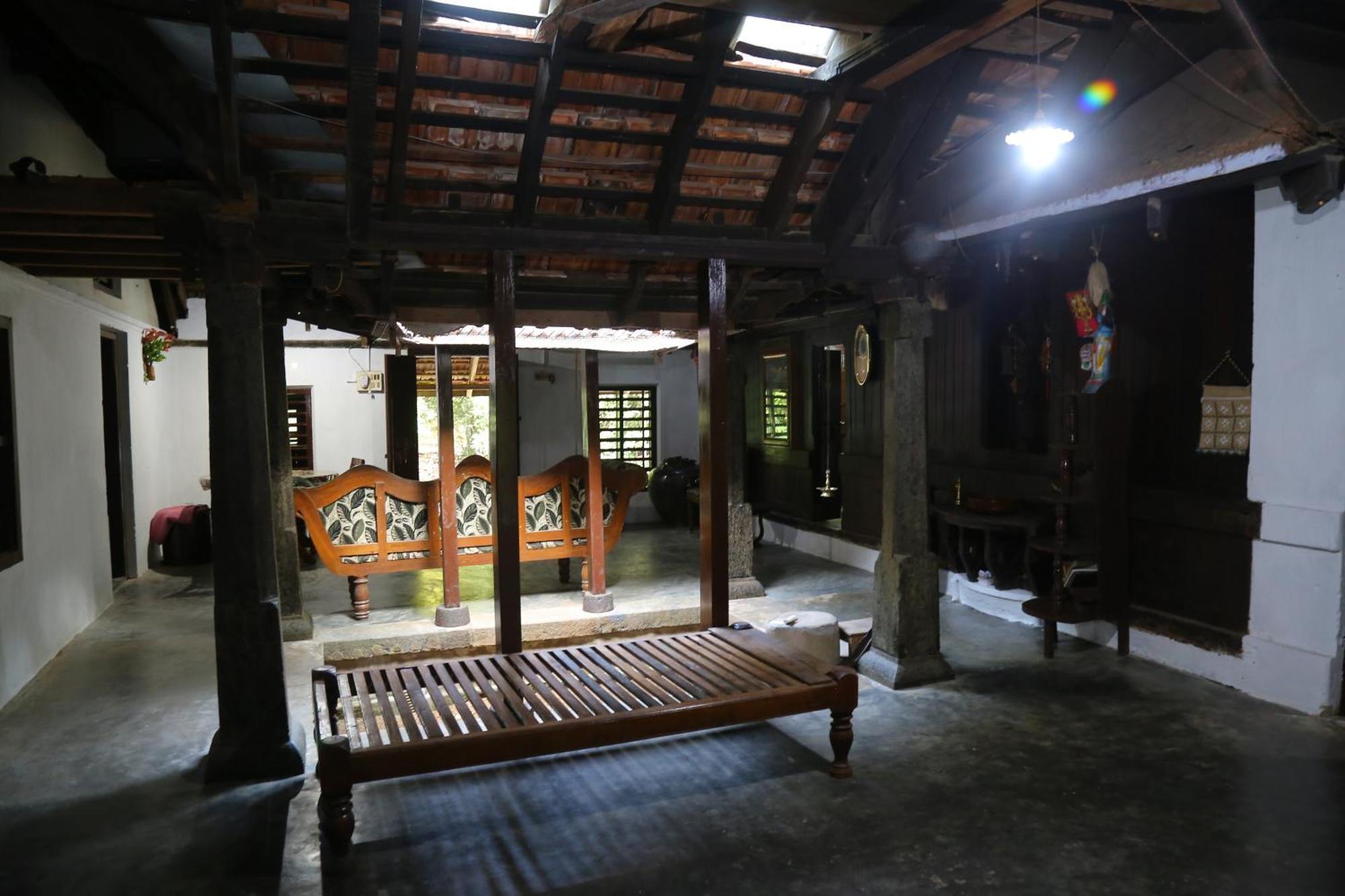 The Mana-Heritage Stay - Chengazhimattam Mana Kottayam Eksteriør billede